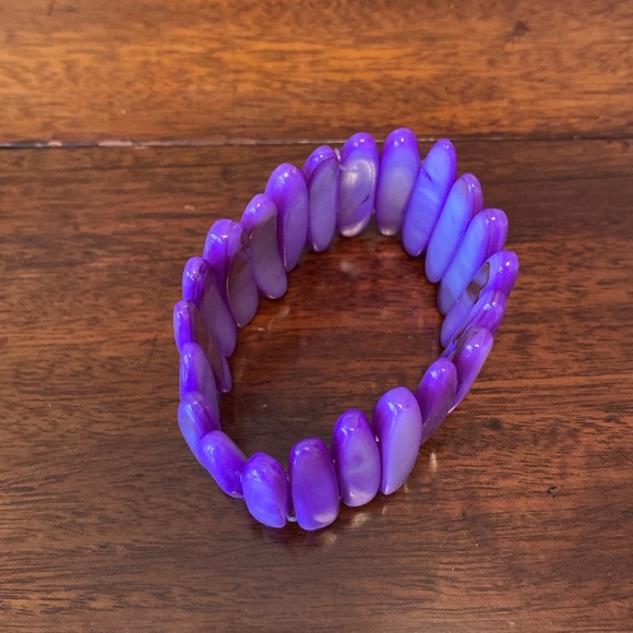 Mother of Pearl (seashells) Purple Colored Stretch Bracket - Picture 3 of 7